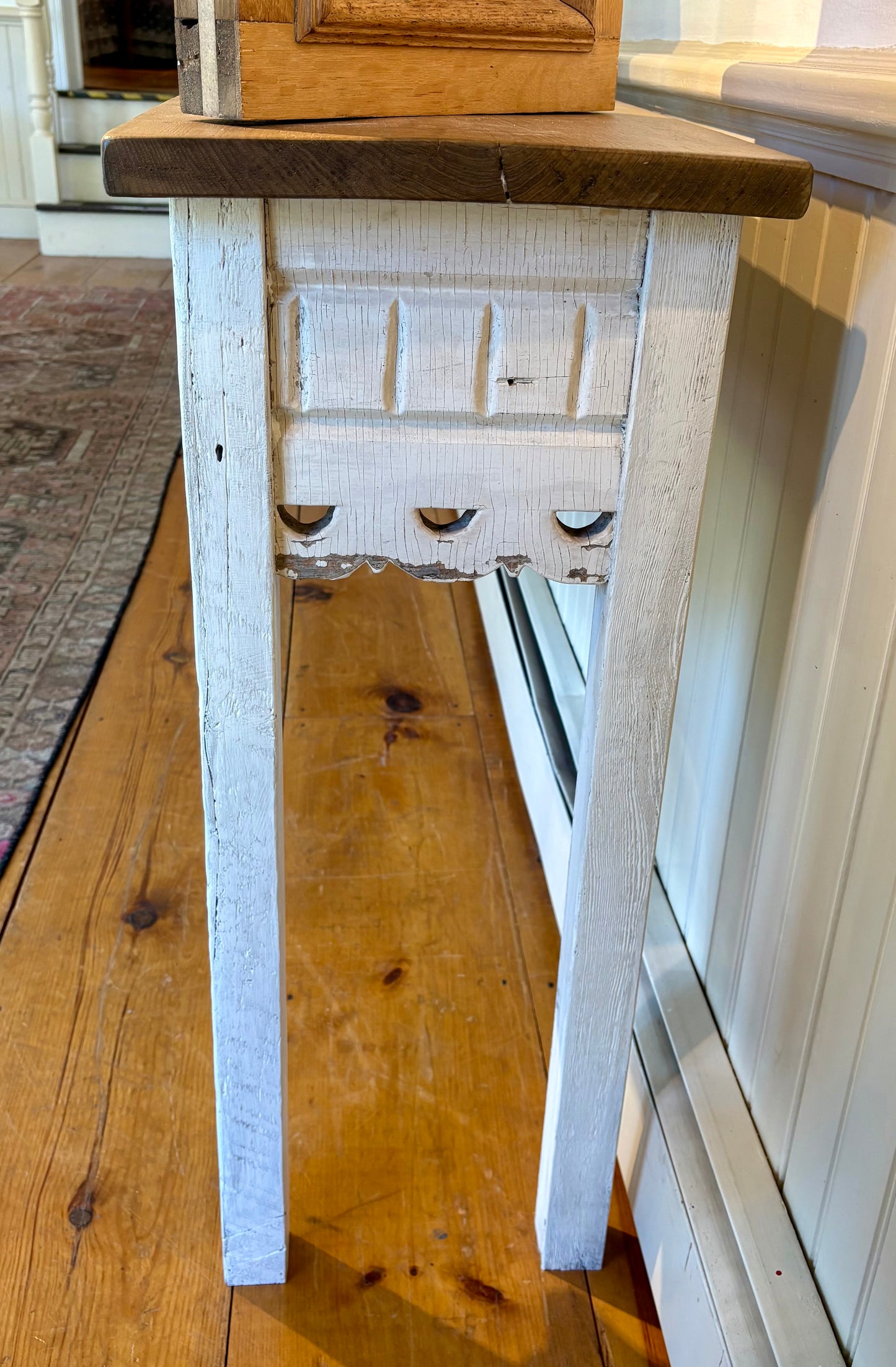 Scallop Table